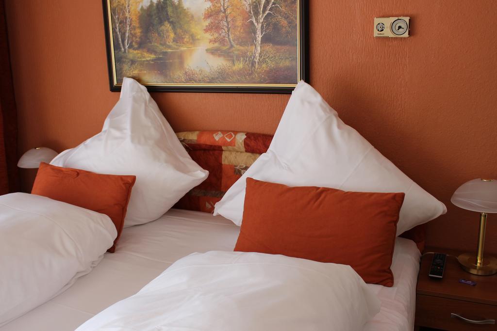 Legend Hotel Biebesheim am Rhein Номер фото