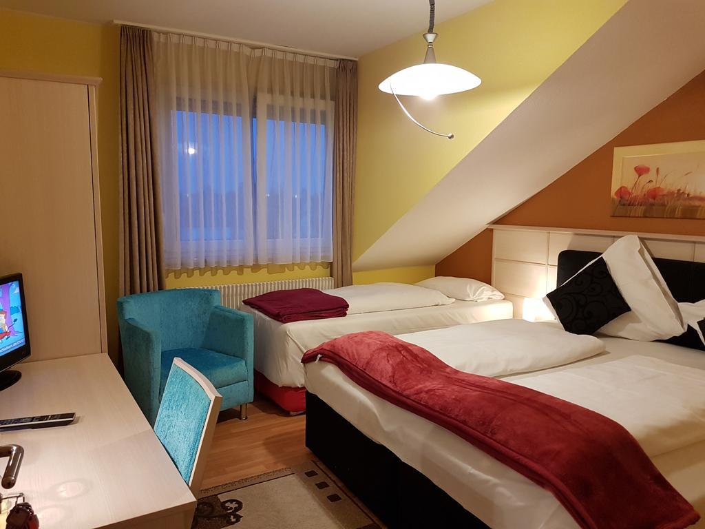 Legend Hotel Biebesheim am Rhein Экстерьер фото