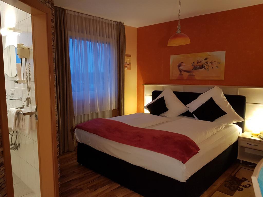 Legend Hotel Biebesheim am Rhein Экстерьер фото